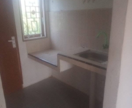di kontrak kan rumah / tahun